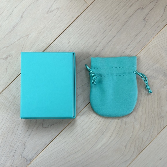 NEW Tiffany & Co Gift box, jewelry bag and embossed stationary - Picture 3 of 5
